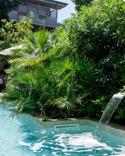 Villa Corona 8: Piscina, Agua, Recurso, Fuente De Agua, Material Compuesto, Eco Hotel, Jardín, Sombra, Hacienda