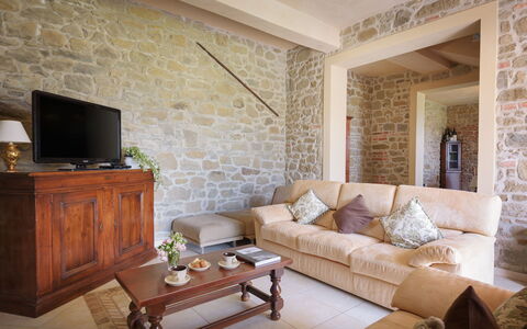 Villa Vittoria D'Anghiari 7+3: Mueble, Pared, Diseño De Interiores, Piso, Madera, Suelo, Techo, Habitación, Encendiendo, Sala