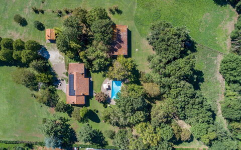 Villa Rasena 6: Paisaje, Llanura, Barrio Residencial, El Terreno Del Lote, Casa, Pradera, Casa, Área Rural, Césped, Vista Panorámica