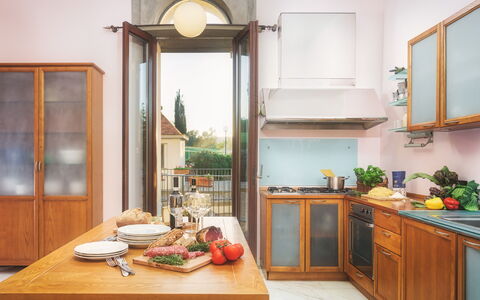 Villa Croci 12: Cocina, Madera, Diseño De Interiores, Mueble, Aparato De Cocina, Mostrador, Electrodoméstico, Piso, Gabinetes, Casa