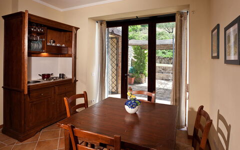 Val di Marco 12: Mueble, Madera, Diseño De Interiores, Piso, Mesa, Cocina Y Comedor Mesa, Comedor, Silla, Suelo, Puerta