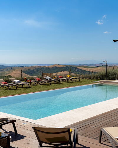 Il Poggiarellone 14: Colina, Piscina, Cordillera, Mueble Para Exteriores, Sunlounger, Ocio, Cresta, Eco Hotel, Valle, Recurso