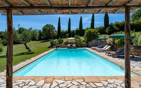 Cinque Cipressi 8: Azul, Piscina, Recurso, Mueble Para Exteriores, Fuente De Agua, Ocio, Jardín, Paisajismo, Eco Hotel, Sombra