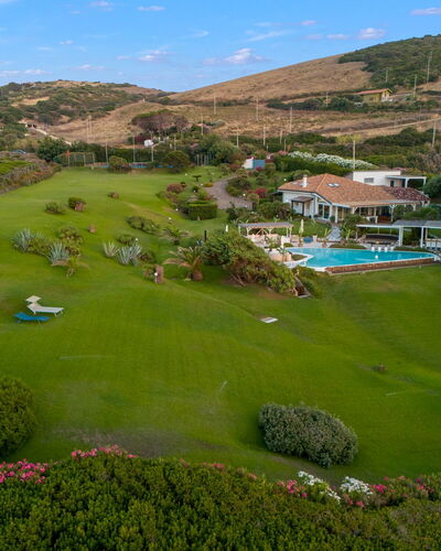 Villa Ambra 10: Paisaje, Recurso, Piscina, Inmuebles, Eco Hotel, Jardín, Césped, Hacienda, Paisajismo, Villa