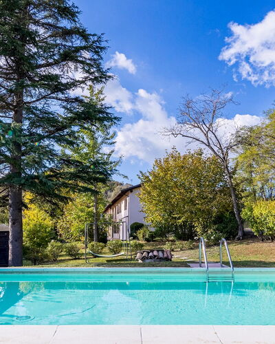 Cascina la Valle 10+2: Azul, Piscina, Jardín, Sombra, Paisajismo, Patio Interior, Reflexión, Fuente De Agua, Recurso, Eco Hotel