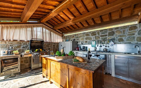 Antiche Pietre 10: Cocina, Casa, Mostrador, Loseta, Recurso, Casa De Campo, Silla, Pared De Piedra, Material Natural, Electrodoméstico