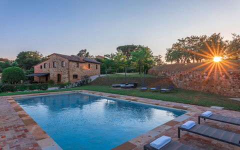 Bossoncina 8+1: Azul, Piscina, Arquitectura, Inmuebles, Casa De Campo, Hacienda, Villa, Mansión, Paisajismo, Fuente De Agua