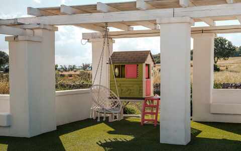 White Stone House 6+1: Columna, Jardín, Pérgola, Mueble Para Exteriores, Estructura Al Aire Libre, Paisajismo, Sombra, Césped, Patio Interior, Silla