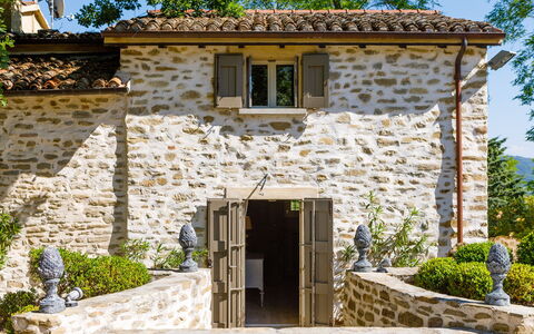 Il Castellaccio 8: Pared, Arbusto, Casa, Puerta, Casa, Cabaña, Pared De Piedra, Primavera, Jardín, Inmuebles