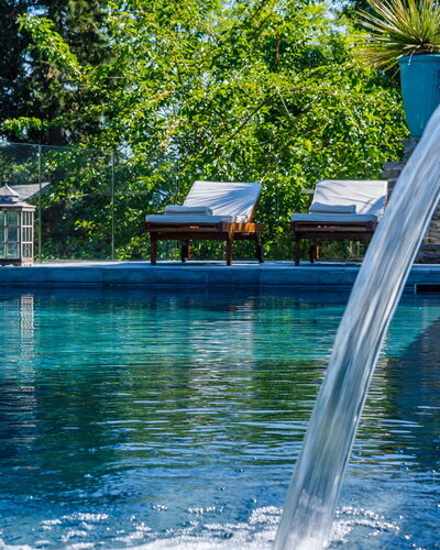 Il Castellaccio 8: Azul, Agua, Piscina, Material Compuesto, Fuente De Agua, Recurso, Ocio, Reflexión, Zona Tropical, Eco Hotel