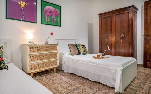Il Giardino dei Limoni 8: Mueble, Cama, Diseño De Interiores, Habitación, Pared, Piso, Suelo, Madera, Lecho, Sábana