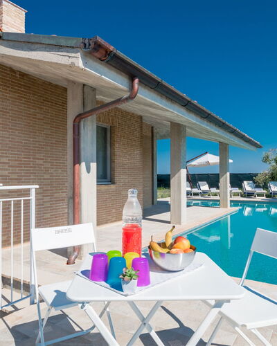 Casa di Eolo 8+2: Piscina, Mueble Para Exteriores, Mueble, Recurso, Silla, Material Compuesto, Ocio, Sunlounger, Sombra, Villa