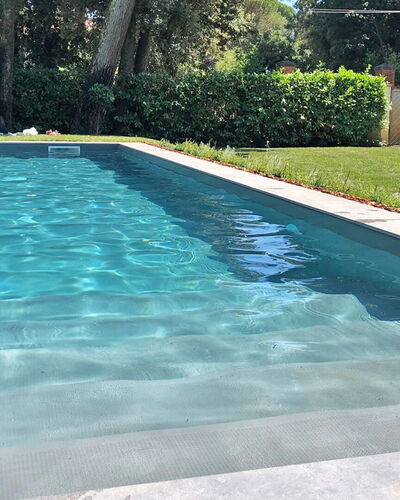 Villa la Meridiana 8+1: Azul, Piscina, Material Compuesto, Jardín, Paisajismo, Fuente De Agua, Patio Interior, Loseta, Sombra, Diseño