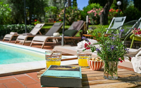 Villa Caterina 8: Piscina, Mueble Para Exteriores, Mueble, Recurso, Sunlounger, Eco Hotel, Jardín, Silla, Mesa Al Aire Libre, Sombra