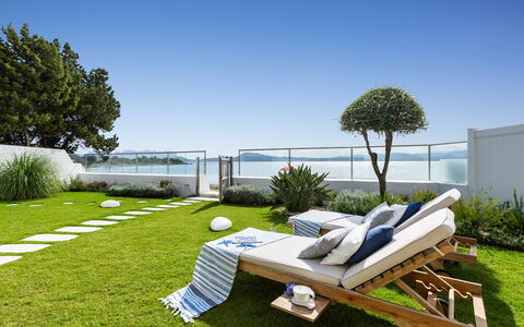 Villa Amar 4: Mueble, Mueble Para Exteriores, Silla, Jardín, Sombra, Césped, Paisajismo, Eco Hotel, Recurso
