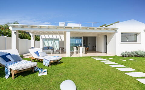 Villa Amar 4: Casa, Inmuebles, Porche, Jardín, Mueble Para Exteriores, Sombra, Estructura Al Aire Libre, Paisajismo, Silla, Pérgola