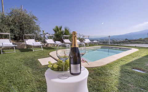 Villa Aura 6: Paisaje, Colina, Recurso, Piscina, Cordillera, Mueble Para Exteriores, Paisajismo, Eco Hotel, Sunlounger, Ciudad De Vacaciones