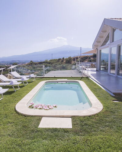 Villa Aura 6: Piscina, Recurso, Mueble Para Exteriores, Inmuebles, Eco Hotel, Paraguas, Sombra, Paisajismo, Villa, Hacienda