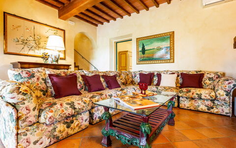 Villa Elisa 16: Mueble, Diseño De Interiores, Sofá, Piso, Suelo, Habitación, Textil, Sala, Mesa, Casa