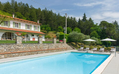 La Villa Dina 10: Piscina, Recurso, Eco Hotel, Hotel, Hacienda, Villa, Mueble Para Exteriores, Thermae