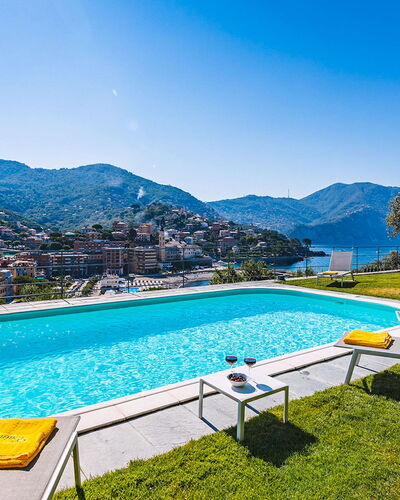 Villa Baia Blu 12: Azul, Accidentes Geográficos Montañosas, Colina, Montaña, Piscina, Cordillera, Recurso, Hill Station, Cresta, Ciudad De Vacaciones