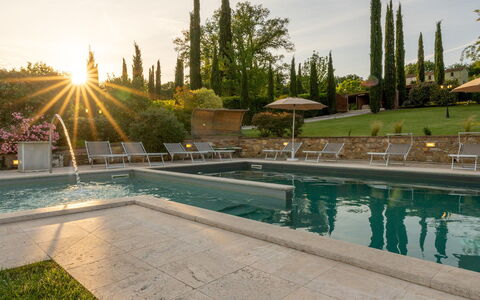 La Colonica 18: Piscina, Mueble Para Exteriores, Recurso, Mueble, Jardín, Eco Hotel, Paisajismo, Hacienda, Silla, Fuente De Agua