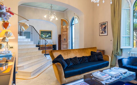Villa Leonardo 30+6: Mueble, Diseño De Interiores, Madera, Piso, Suelo, Encendiendo, Casa, Sofá, Sala, Habitación