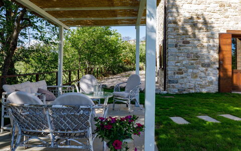 Villa Agostini 10: Mueble, Silla, Mueble Para Exteriores, Casa, Jardín, Porche, Sombra, Puerta, Mesa Al Aire Libre, Patio Interior