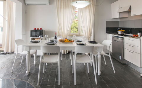 Attico Giafari 6: Mueble, Diseño De Interiores, Piso, Silla, Suelo, Mesa, Cocina Y Comedor Mesa, Encendiendo, Techo, Cocina