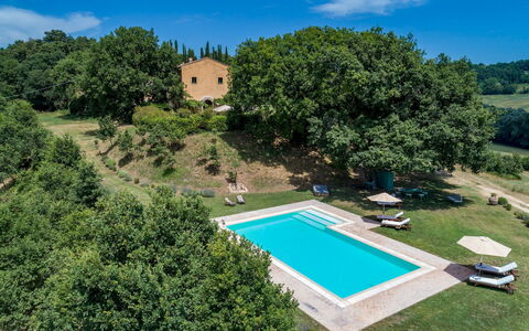 Casale Piattini 10: Piscina, Inmuebles, Jardín, Casa De Campo, Césped, Hacienda, Paisajismo, Villa, Patio Interior, Parque