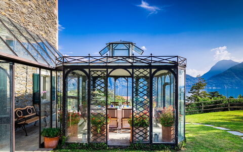 Villa la Dolce 8: Hierro, Jardín, Silla, Vaso, Estructura Al Aire Libre, Eco Hotel, Maceta, Porche, Planta De Casa, Paisajismo