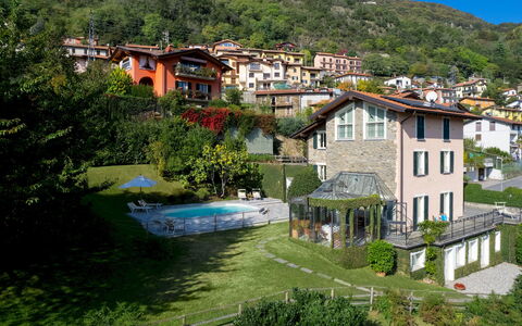 Villa la Dolce 8: Edificio, Casa, Barrio Residencial, Casa, Techo, Barrio, Cabaña, Hill Station, Asentamientos Humanos, Pueblo