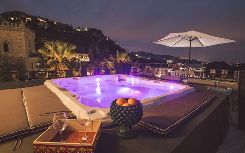 Torre Pirandello 6: Noche, Encendiendo, Recurso, Piscina, Hotel, Medianoche, La Iluminación Del Paisaje, Ciudad De Vacaciones, Eco Hotel, Hotel Boutique