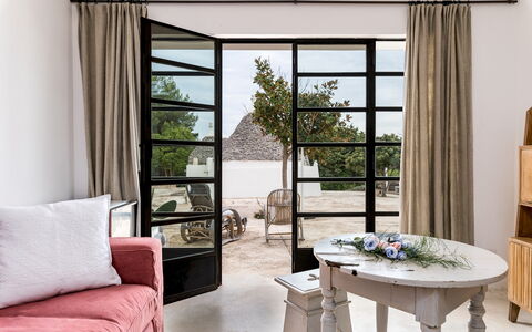 Trullo Santa Pazienza 6+3: Mueble, Diseño De Interiores, Madera, Piso, Suelo, Habitación, Encendiendo, Casa, Puerta, Sala