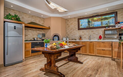 Villa Provenza 12+4: Mueble, Diseño De Interiores, Piso, Cocina, Madera, Mostrador, Techo, Suelo, Gabinetes, Electrodoméstico