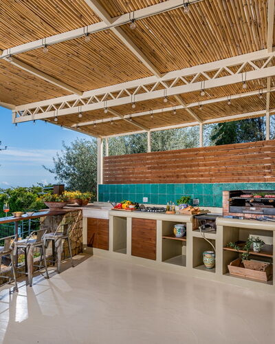 Villa Provenza 12+4: Recurso, Sombra, Eco Hotel, Silla, Piscina, Manchas De Madera, Hotel, Estructura Al Aire Libre, Villa, Cubierta