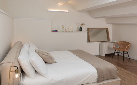 Villa Terre Normanne 10: Diseño De Interiores, Mueble, Habitación, Pared, Cama, Suelo, Piso, Madera, Techo, Habitación