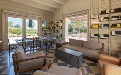 Villa Majoli 9: Mueble, Diseño De Interiores, Piso, Suelo, Silla, Casa, Departamento, Cocina Y Comedor Mesa, Sombra, Sala