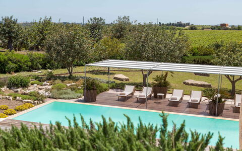 Villa Majoli 9: Piscina, Mueble Para Exteriores, Recurso, Jardín, Eco Hotel, Sombra, Paisajismo, Silla, Patio Interior, Patio