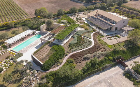 Villa Majoli 9: Barrio Residencial, Inmuebles, Casa, Techo, Piscina, El Terreno Del Lote, Jardín, Paisajismo, Mansión, Recurso