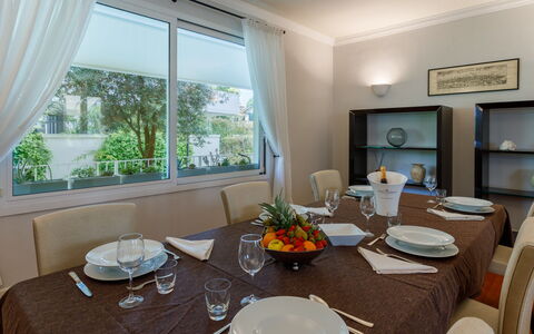 Villa Guidi 10: Mueble, Diseño De Interiores, Mesa, Piso, Techo, Comedor, Cocina Y Comedor Mesa, Silla, Habitación, Encendiendo
