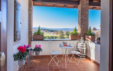 Casale Bella Vita 8+4: Pared, Casa, Maceta, Planta De Casa, Ladrillo, Silla, Villa, Balcón