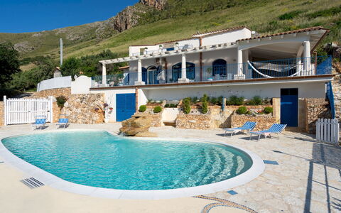 Villa Olimpia 6+2: Azul, Piscina, Mueble Para Exteriores, Recurso, Mueble, Silla, Eco Hotel, Inmuebles, Paraguas, Villa