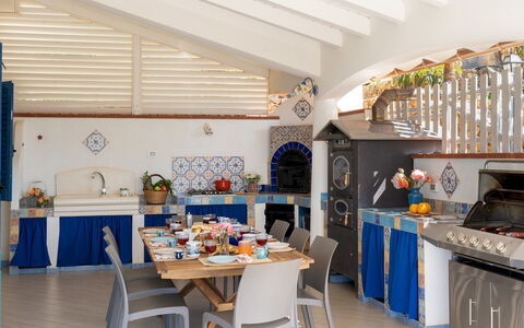 Villa Olimpia 6+2: Mueble, Diseño De Interiores, Mesa, Silla, Cocina Y Comedor Mesa, Techo, Cocina, Sombra, Planta De Casa, Diseño