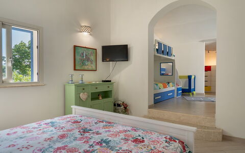 Villa Olimpia 6+2: Mueble, Diseño De Interiores, Pared, Habitación, Piso, Suelo, Techo, Cama, Madera, Habitación