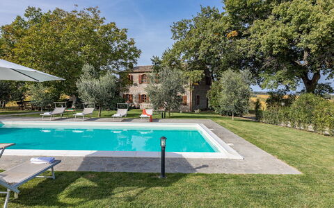Casale le Tre Querce 8+1: Árbol, Barrio Residencial, Inmuebles, Piscina, Casa, Casa, Césped, Jardín, Casa De Campo, Hacienda