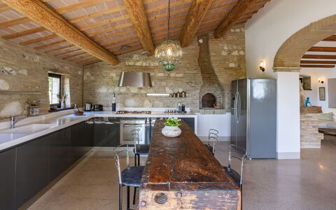 Casa Melograno 11+2: Mueble, Diseño De Interiores, Piso, Pared, Madera, Techo, Cocina, Suelo, Casa, Lámpara