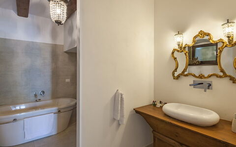 Casa Melograno 11+2: Baño, Arreglo De Tubería, Diseño De Interiores, Bañera, Piso, Grifo, Lavabo Del Baño, Lavabo, Suelo, Plomería