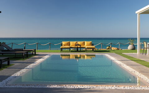 Villa Sabbie Rosse 6: Azul, Agua, Cuerpo De Agua, Mueble Para Exteriores, Mar, Piscina, Recurso, Oceano, Costeras Y Los Accidentes Geográficos Oceánico, Mueble
