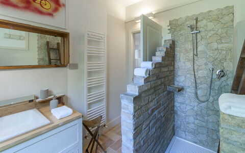 Casa Pilar 4+1: Pared, Piso, Diseño De Interiores, Suelo, Techo, Arreglo De Tubería, Habitación, Plomería, Grifo, Baño